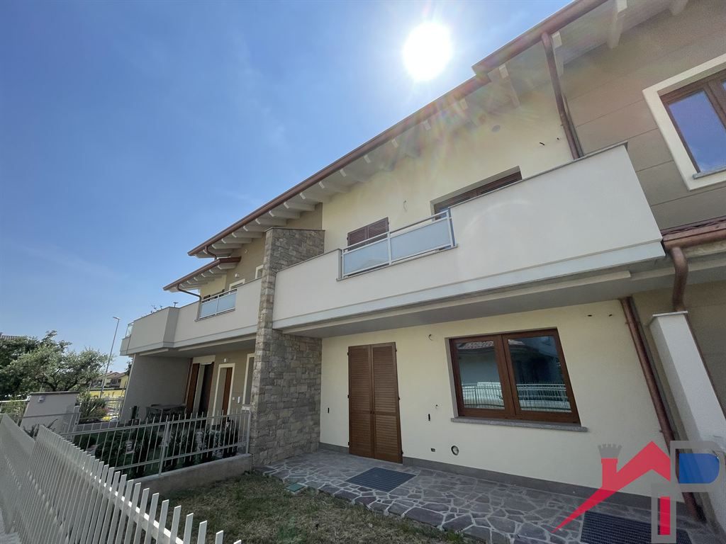 Splendido Trilocale di Nuova Costruzione con Giardino e Taverna a Bonate Sopra