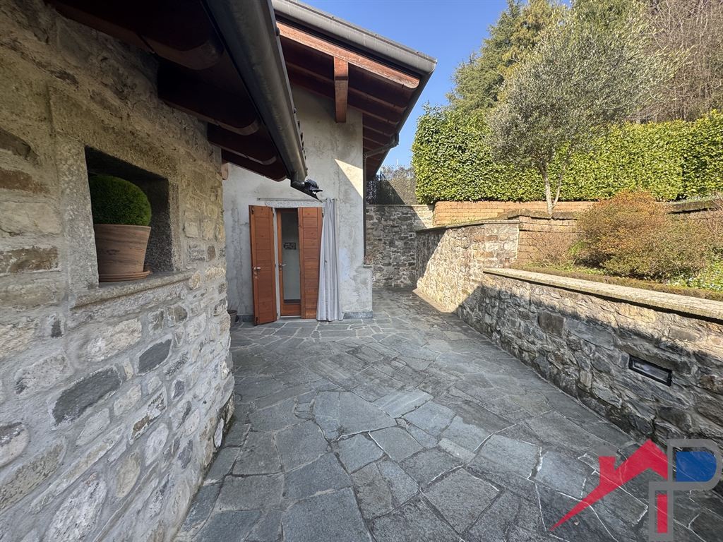 Incantevole Casa Indipendente con  Giardino